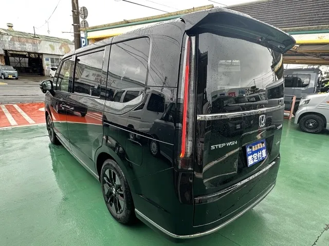 ステップワゴン(ホンダ)e・HEVスパーダ 7人登録済未使用車 2