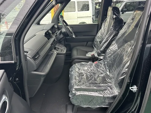 ステップワゴン(ホンダ)e・HEVスパーダ 7人登録済未使用車 3