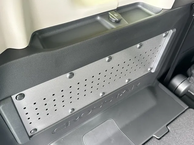 フリード(ホンダ)e：HEVクロスター 5人乗登録済未使用車 11