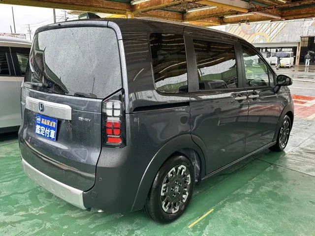 フリード(ホンダ)e：HEVクロスター 5人乗登録済未使用車 13