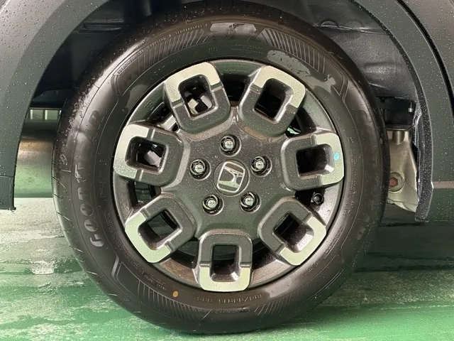 フリード(ホンダ)e：HEVクロスター 5人乗登録済未使用車 14