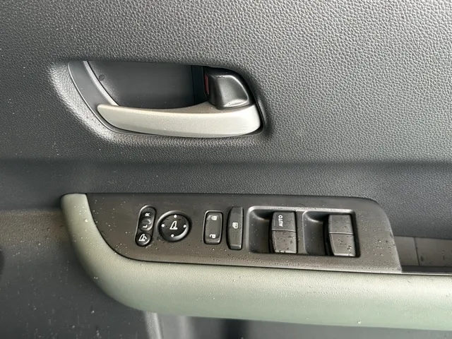 フリード(ホンダ)e：HEVクロスター 5人乗登録済未使用車 17