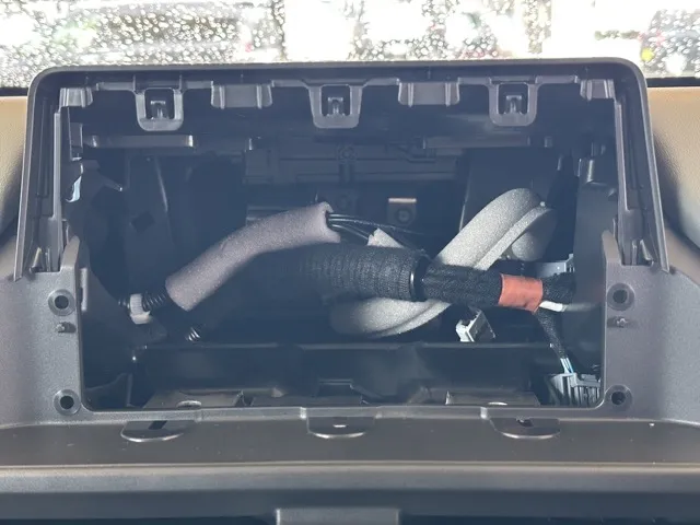 フリード(ホンダ)e：HEVクロスター 5人乗登録済未使用車 23