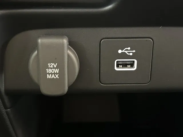 フリード(ホンダ)e：HEVクロスター 5人乗登録済未使用車 24