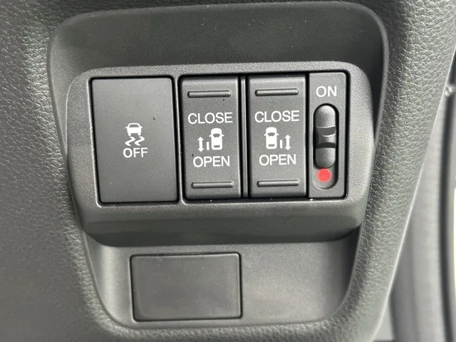 フリード(ホンダ)クロスター 5人乗中古車 18