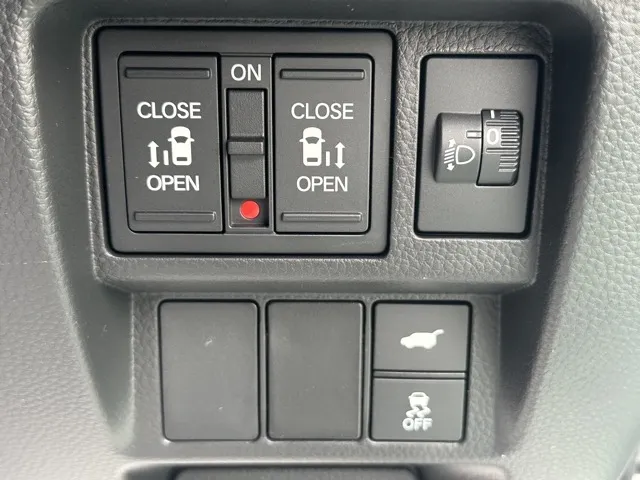 ステップワゴン(ホンダ)スパーダ 7人登録済未使用車 19