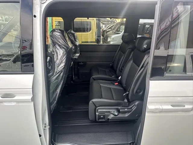 ステップワゴン(ホンダ)スパーダ 7人登録済未使用車 4