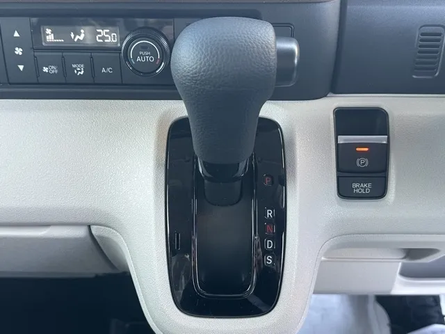 N-BOX(ホンダ)N-BOX コンフォートＰ届出済未使用車 25