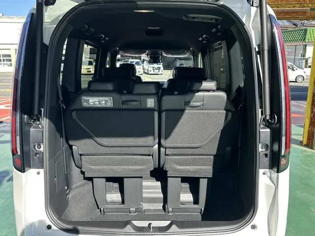 ステップワゴン(ホンダ)スパーダ 7人登録済未使用車 12