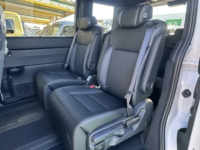 ステップワゴン(ホンダ)スパーダ 7人登録済未使用車 4