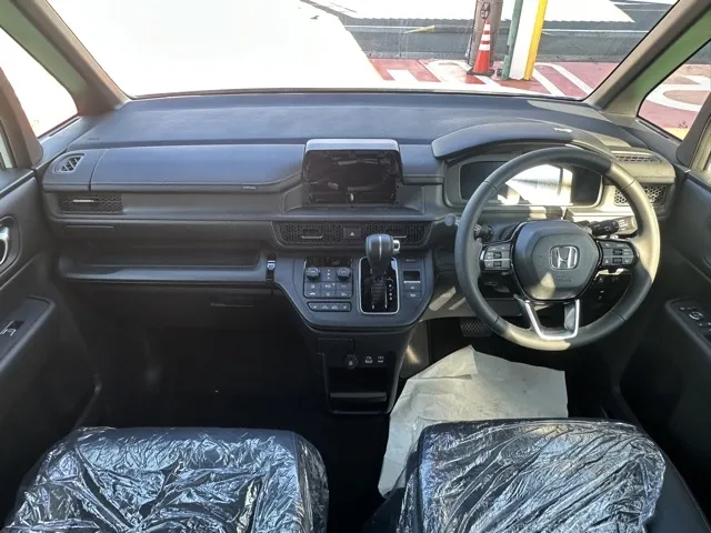 ステップワゴン(ホンダ)スパーダ 7人登録済未使用車 5