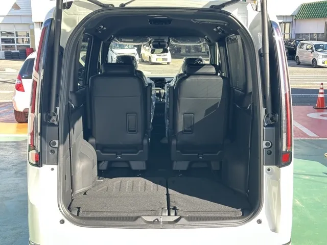 ステップワゴン(ホンダ)スパーダ 7人登録済未使用車 12