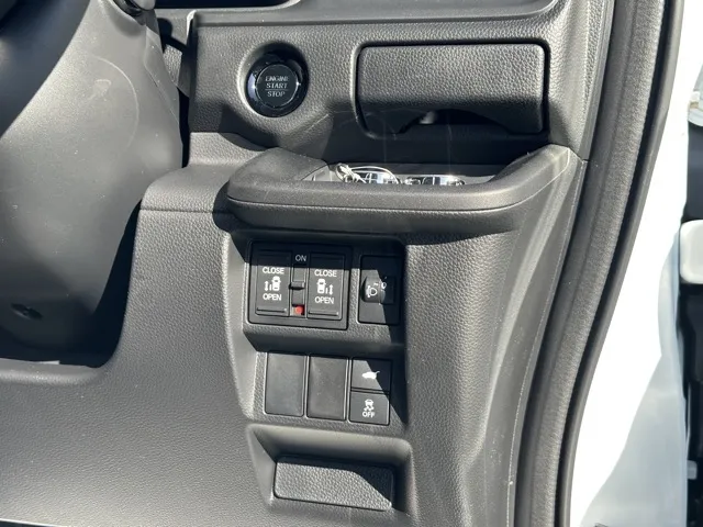 ステップワゴン(ホンダ)スパーダ 7人登録済未使用車 19