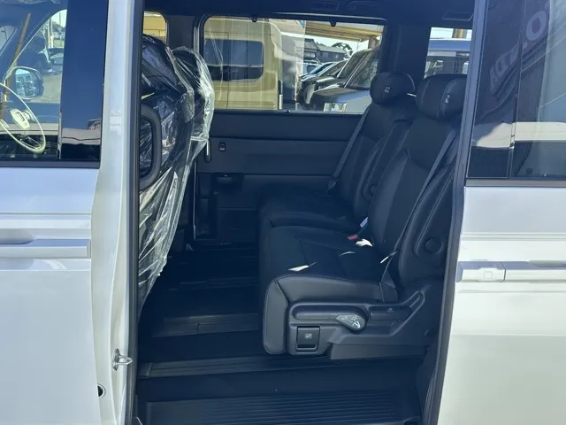 ステップワゴン(ホンダ)スパーダ 7人登録済未使用車 4