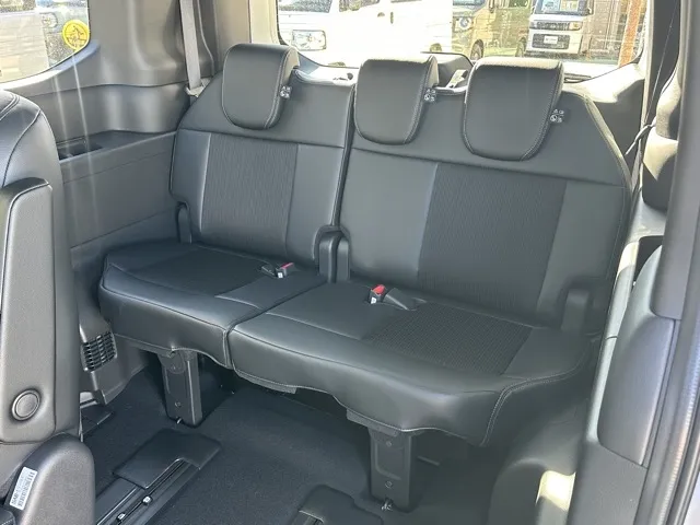 ステップワゴン(ホンダ)スパーダ 7人登録済未使用車 5