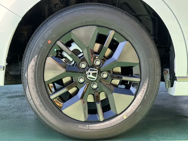 ステップワゴン(ホンダ)スパーダ 7人登録済未使用車 17