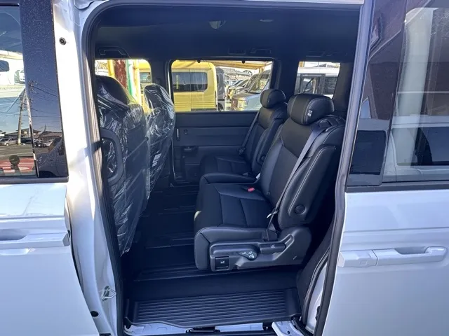 ステップワゴン(ホンダ)スパーダ 7人登録済未使用車 3