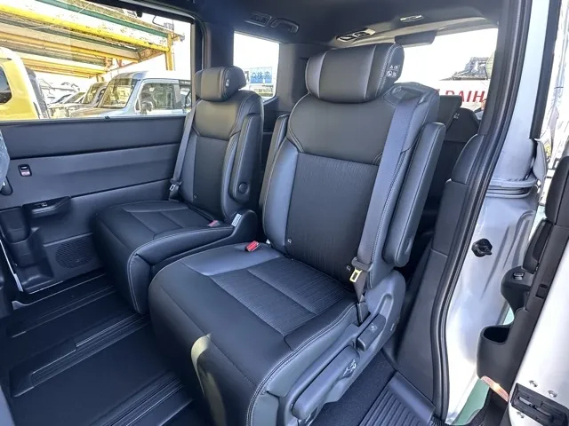 ステップワゴン(ホンダ)スパーダ 7人登録済未使用車 4