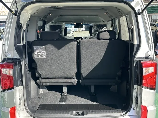 デリカD:5(三菱)Ｐ 7人 オートステップ付登録済未使用車 10