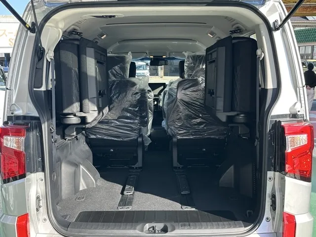 デリカD:5(三菱)Ｐ 7人 オートステップ付登録済未使用車 11