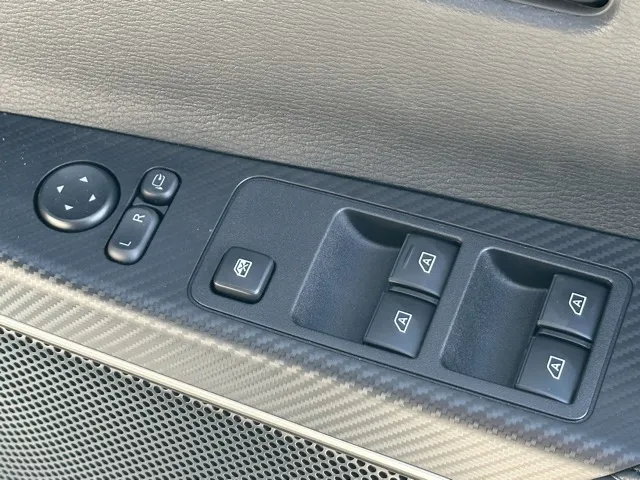 デリカD:5(三菱)Ｐ 7人 オートステップ付登録済未使用車 17