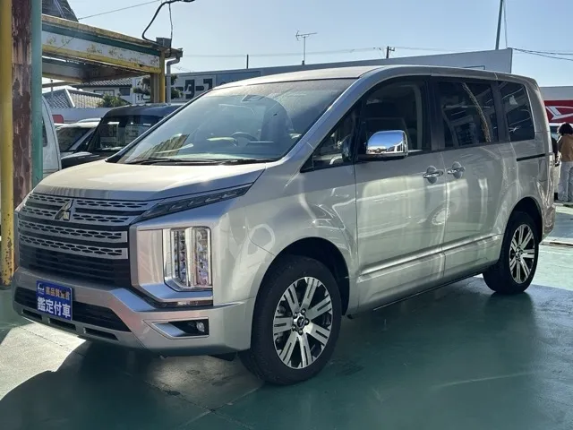 デリカD:5(三菱)Ｐ 7人 オートステップ付登録済未使用車 1