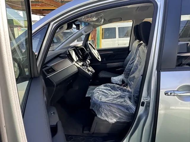 デリカD:5(三菱)Ｐ 7人 オートステップ付登録済未使用車 3