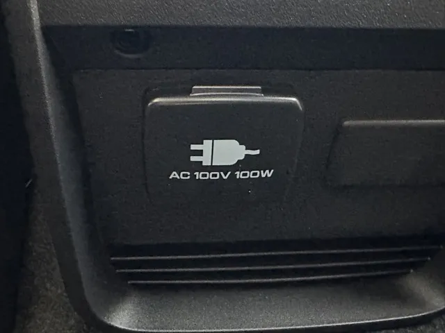 デリカD:5(三菱)Ｐ 7人 オートステップ付登録済未使用車 8