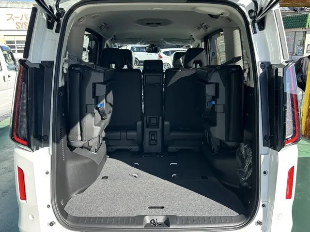 セレナ(ニッサン)eパワーX アラウンドビューモニター 左PSD登録済未使用車 12