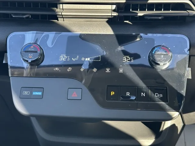 セレナ(ニッサン)eパワーX アラウンドビューモニター 左PSD登録済未使用車 23