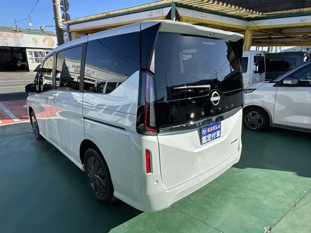 セレナ(ニッサン)eパワーX アラウンドビューモニター 左PSD登録済未使用車 2