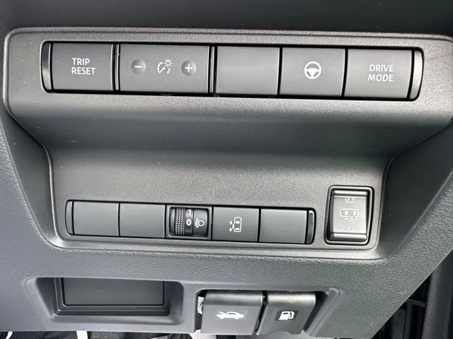 セレナ(ニッサン)eパワーX アラウンドビューモニター 左PSD登録済未使用車 17