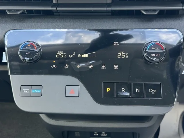 セレナ(ニッサン)eパワーX アラウンドビューモニター 左PSD登録済未使用車 18