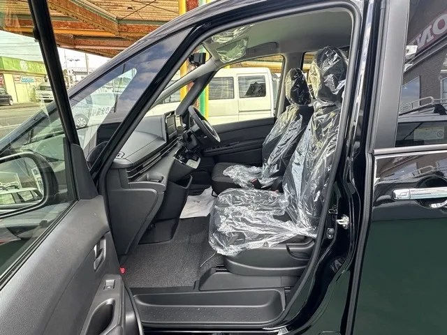 セレナ(ニッサン)eパワーX アラウンドビューモニター 左PSD登録済未使用車 3