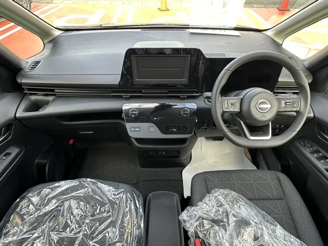 セレナ(ニッサン)eパワーX アラウンドビューモニター 左PSD登録済未使用車 5