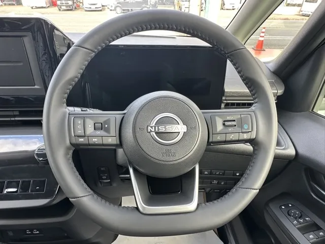 セレナ(ニッサン)eパワーX アラウンドビューモニター 左PSD登録済未使用車 6