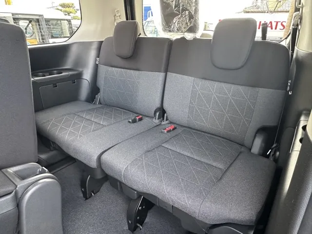 セレナ(ニッサン)eパワーX アラウンドビューモニター 左PSD登録済未使用車 7