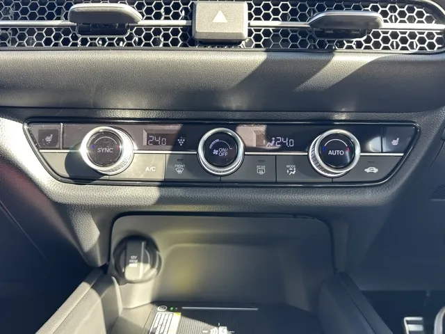 ZR-V(ホンダ)e：HEV Z登録済未使用車 24