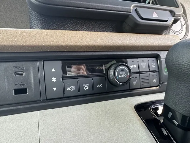 N-BOX(ホンダ)N-BOX コンフォートＰ届出済未使用車 16