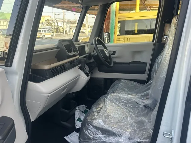 N-BOX(ホンダ)N-BOX コンフォートＰ届出済未使用車 3