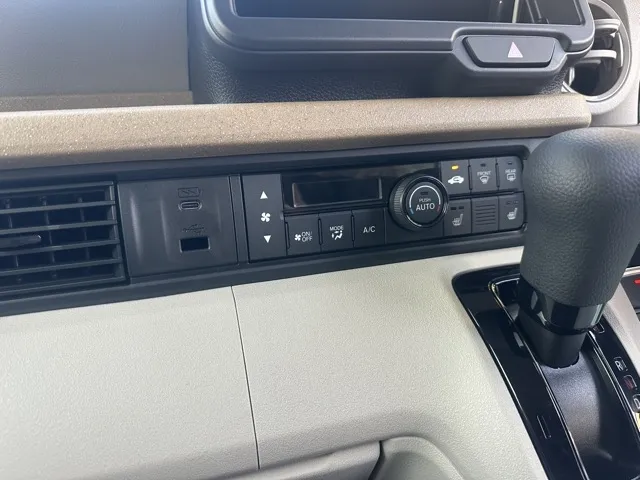 N-BOX(ホンダ)N-BOX コンフォートＰ届出済未使用車 17
