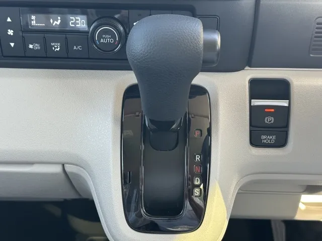 N-BOX(ホンダ)N-BOX コンフォートＰ届出済未使用車 25