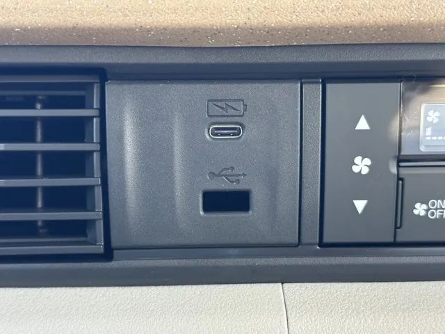 N-BOX(ホンダ)N-BOX コンフォートＰ届出済未使用車 24