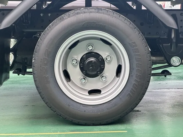 キャンター(三菱)全低床 平ボディ ２ｔレンタ登録済未使用車 10