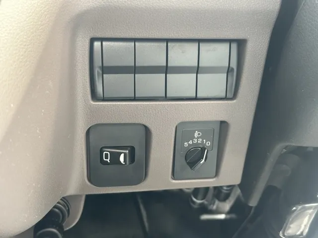 キャンター(三菱)全低床 平ボディ ２ｔレンタ登録済未使用車 17