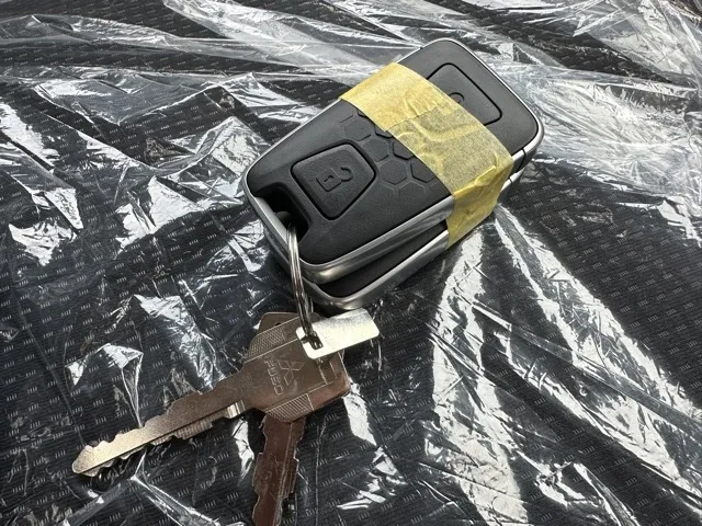 キャンター(三菱)全低床 平ボディ ２ｔレンタ登録済未使用車 23