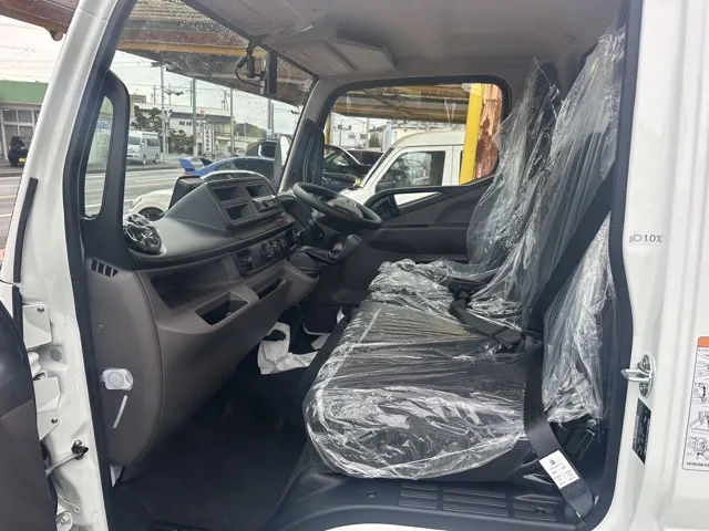 キャンター(三菱)全低床 平ボディ ２ｔレンタ登録済未使用車 3