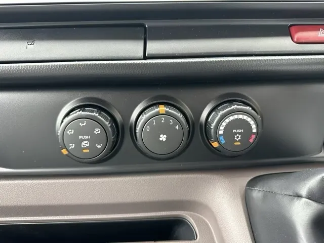 キャンター(三菱)Wキャブ　２ｔ　５ＭＴレンタ登録済未使用車 19