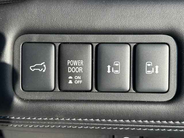 デリカD:5(三菱)Ｐ 8人 ナビ取付PKGⅡレンタ登録済未使用車 12