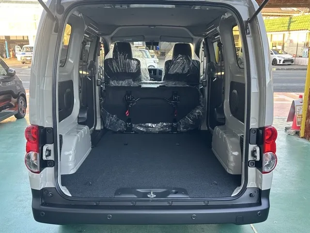 バネット(ニッサン)GX アウトドアブラックED 寒冷地 4WD登録済未使用車 11